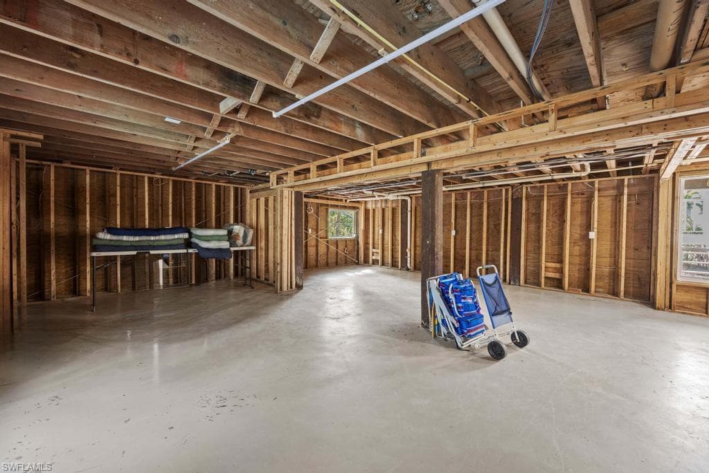 702 Pyrula AVE, SANIBEL FL 33957-32