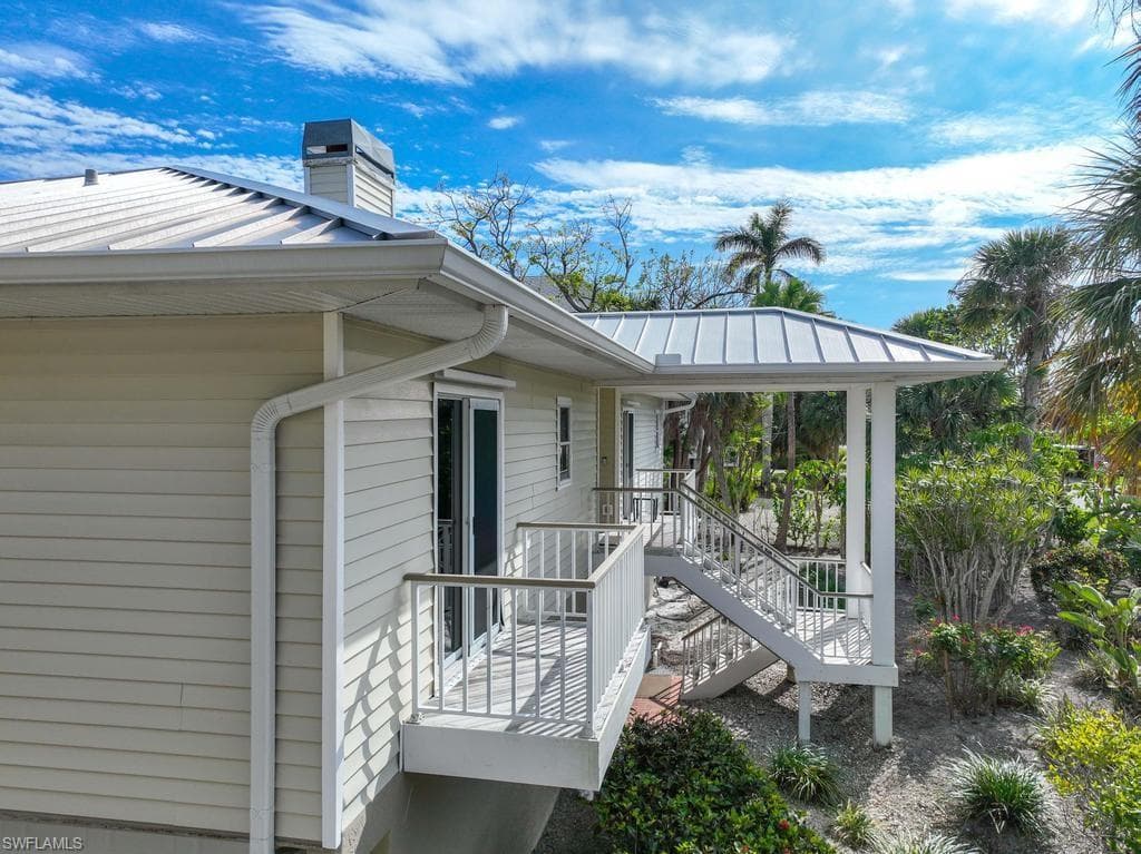 702 Pyrula AVE, SANIBEL FL 33957-36