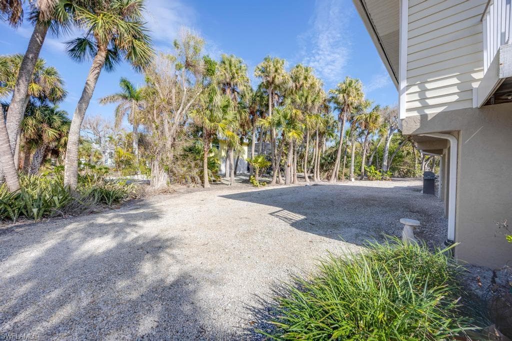 702 Pyrula AVE, SANIBEL FL 33957-34