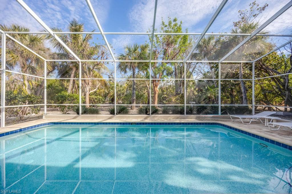 702 Pyrula AVE, SANIBEL FL 33957-30
