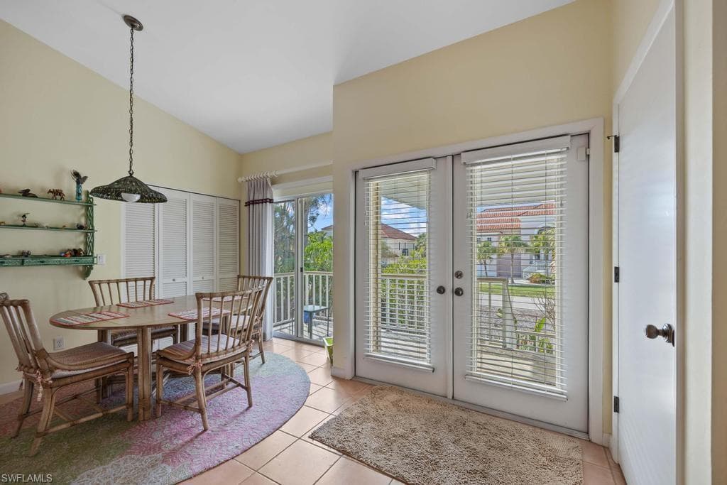 702 Pyrula AVE, SANIBEL FL 33957-7