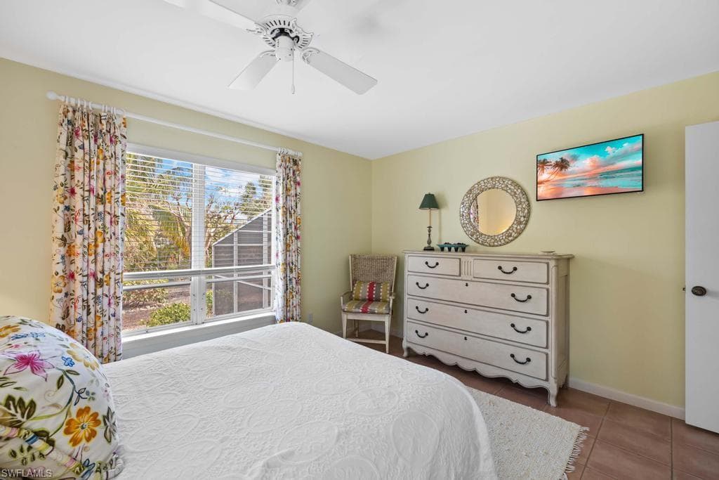 702 Pyrula AVE, SANIBEL FL 33957-24