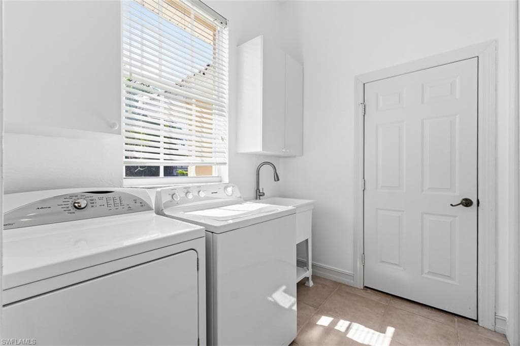 657 Soliel DR, NAPLES FL 34110-22