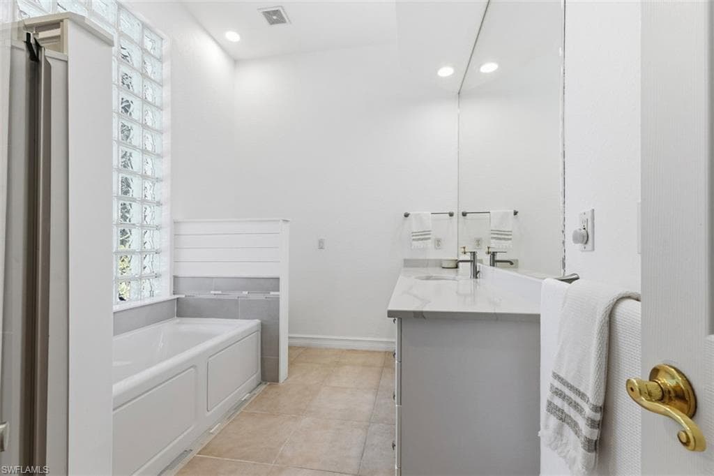 657 Soliel DR, NAPLES FL 34110-11