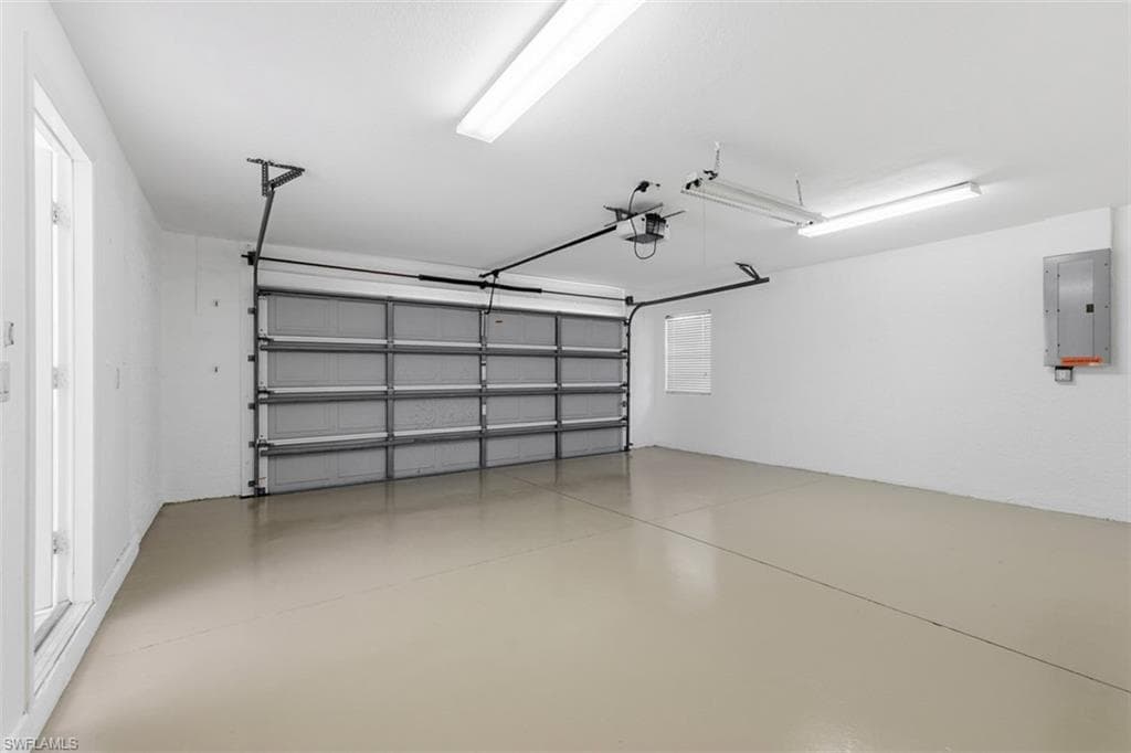 657 Soliel DR, NAPLES FL 34110-25