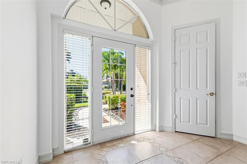 657 Soliel DR, NAPLES FL 34110-2