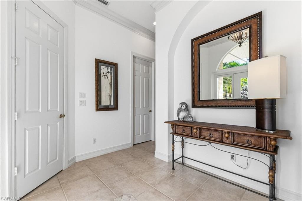 657 Soliel DR, NAPLES FL 34110-3