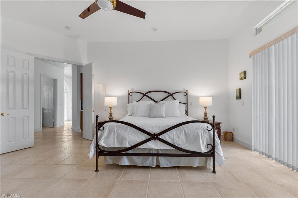 657 Soliel DR, NAPLES FL 34110-7