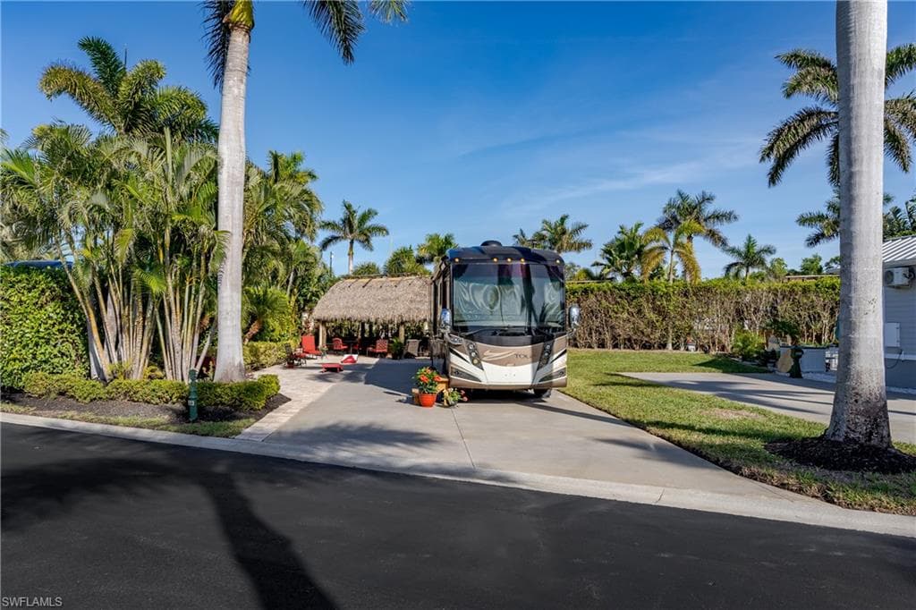 13606 Snapper LN, NAPLES FL 34114-26