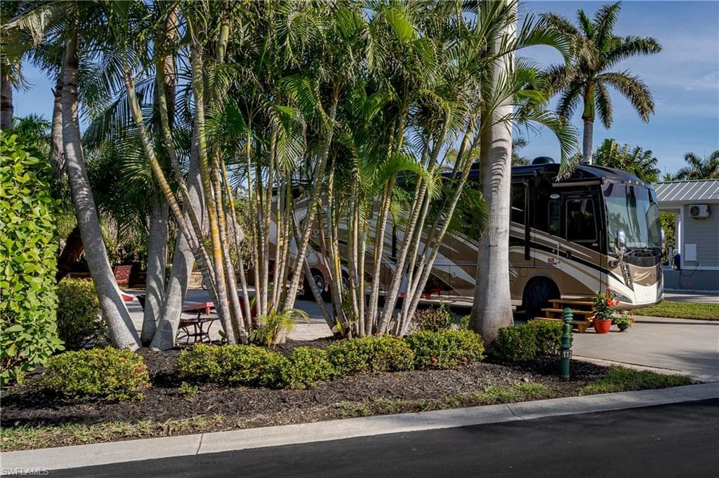13606 Snapper LN, NAPLES FL 34114-31