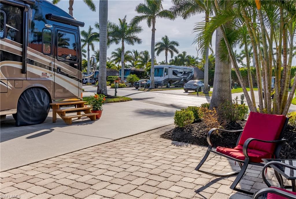 13606 Snapper LN, NAPLES FL 34114-23