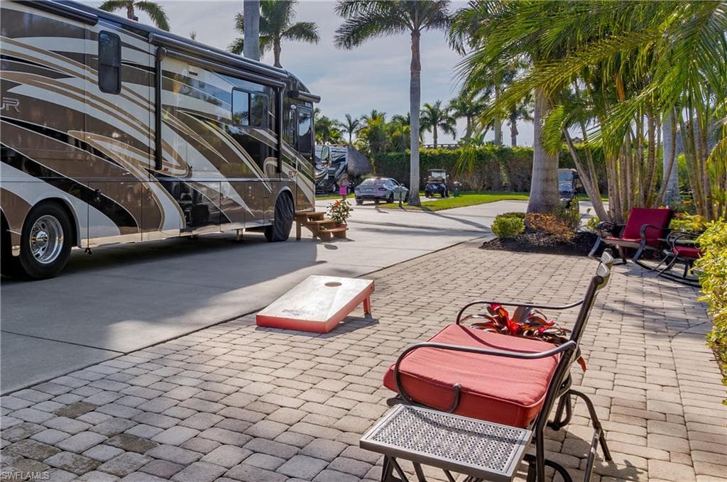 13606 Snapper LN, NAPLES FL 34114-37