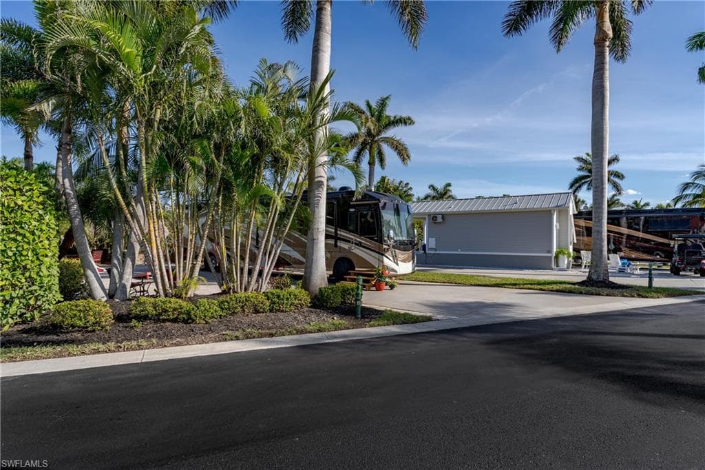 13606 Snapper LN, NAPLES FL 34114-30