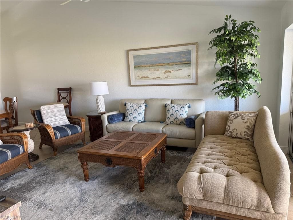 9640 Victoria LN # 305, NAPLES FL 34109-2