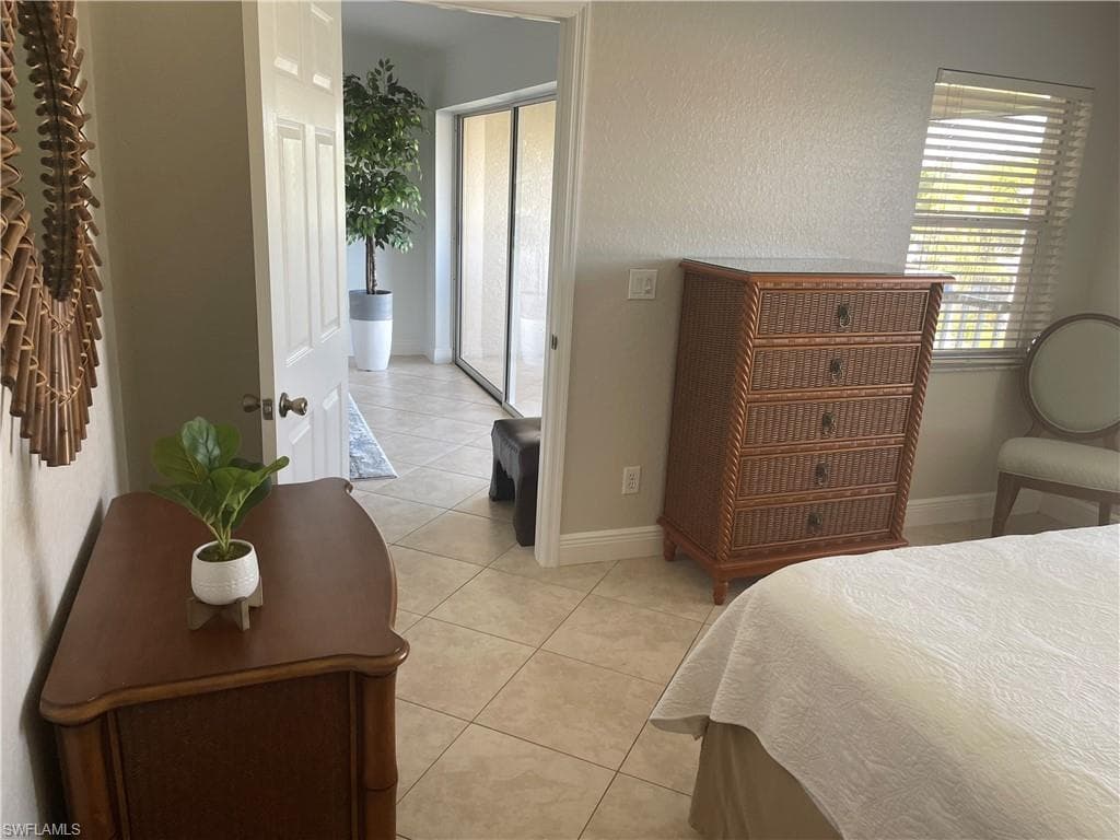 9640 Victoria LN # 305, NAPLES FL 34109-10