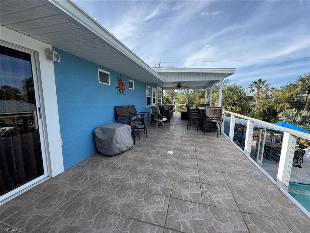 320 Lazy WAY, FORT MYERS BEACH FL 33931-11