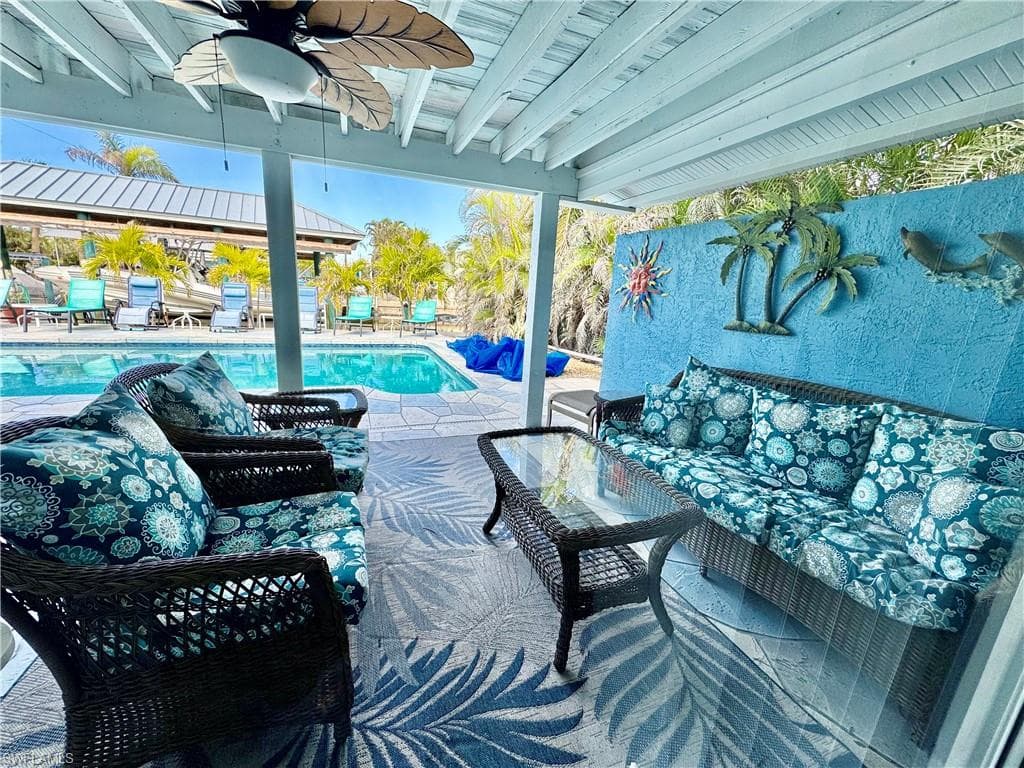 320 Lazy WAY, FORT MYERS BEACH FL 33931-29