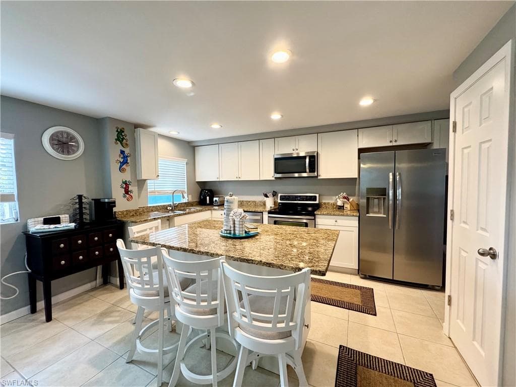 320 Lazy WAY, FORT MYERS BEACH FL 33931-32