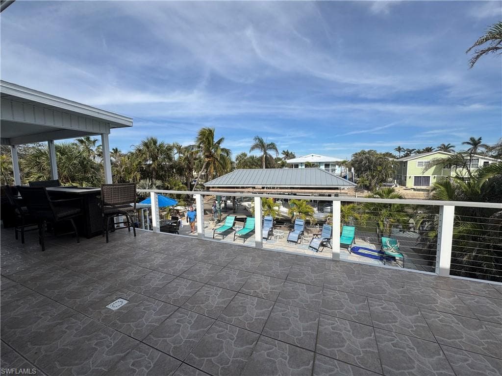 320 Lazy WAY, FORT MYERS BEACH FL 33931-10