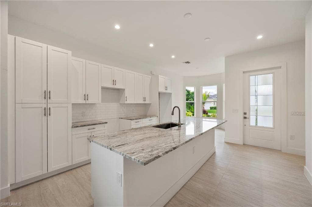 2553 Linda DR, NAPLES FL 34112-5