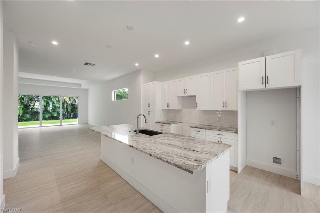 2553 Linda DR, NAPLES FL 34112-6