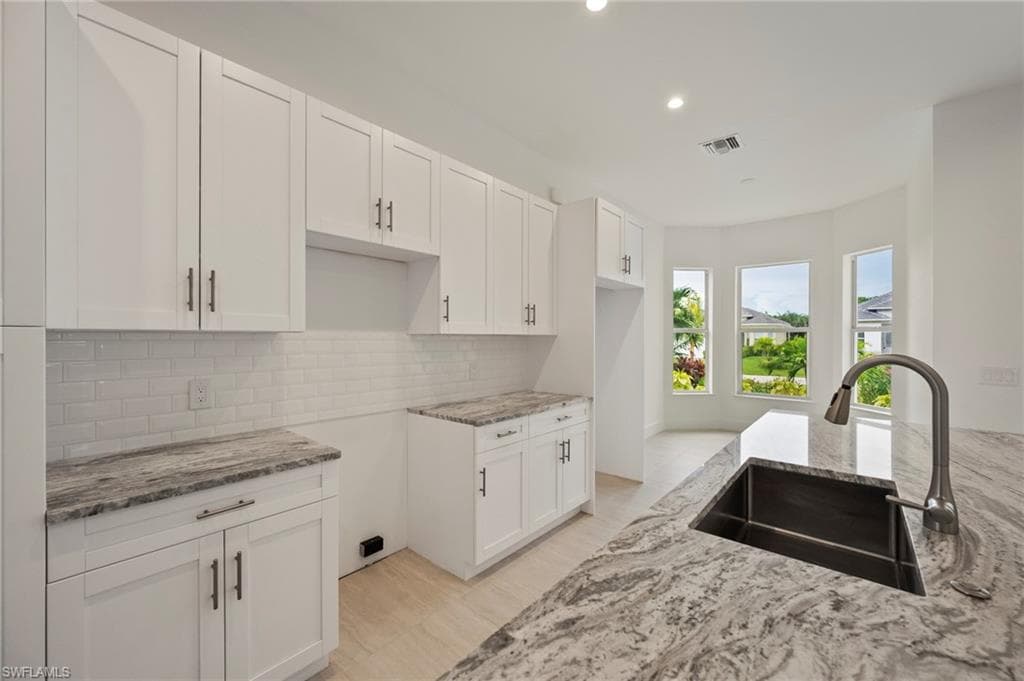 2553 Linda DR, NAPLES FL 34112-2