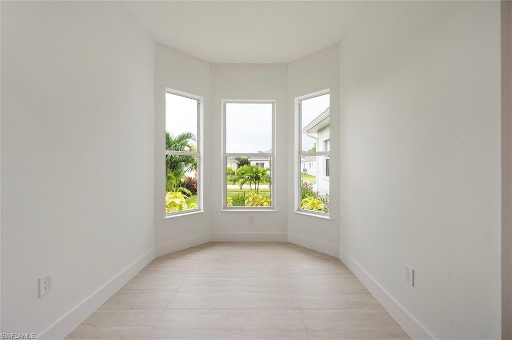 2553 Linda DR, NAPLES FL 34112-4