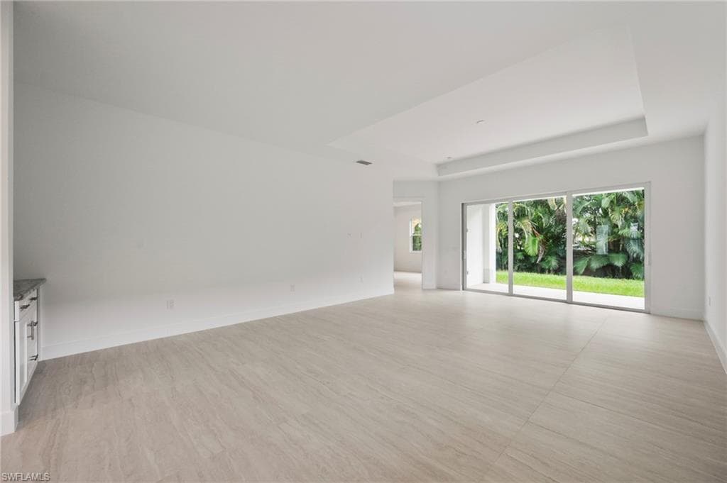 2553 Linda DR, NAPLES FL 34112-8