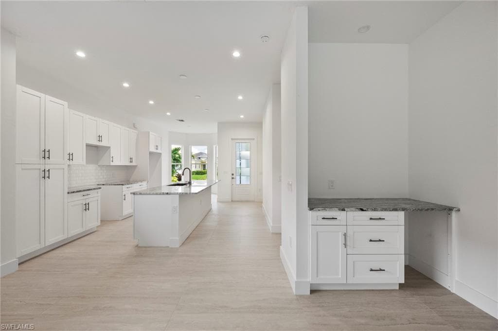 2553 Linda DR, NAPLES FL 34112-3