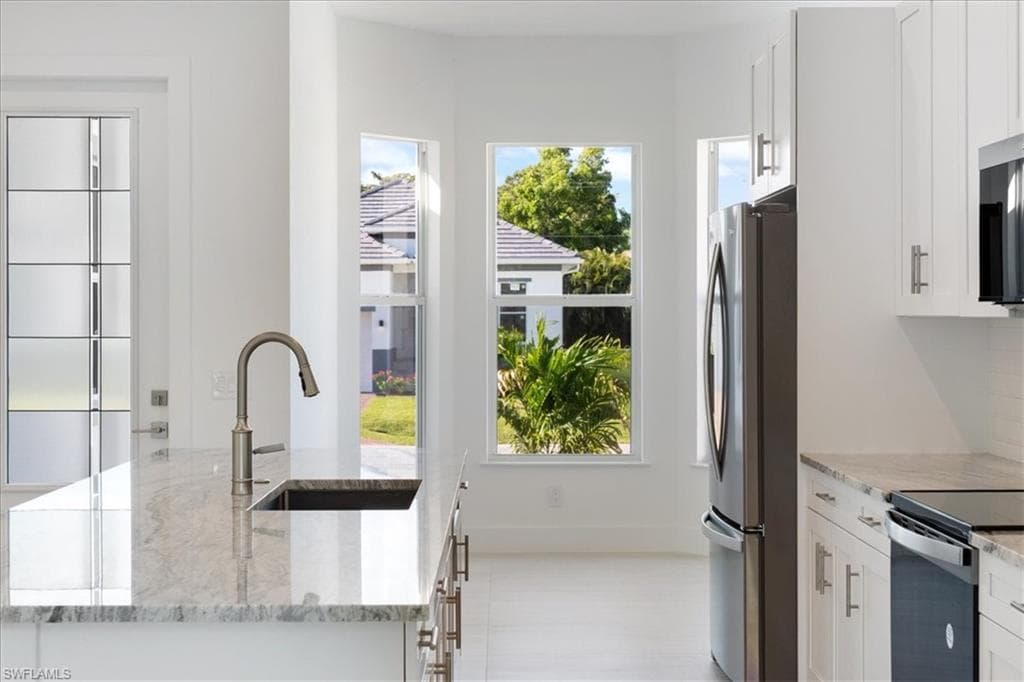 2537 Linda DR, NAPLES FL 34112-17