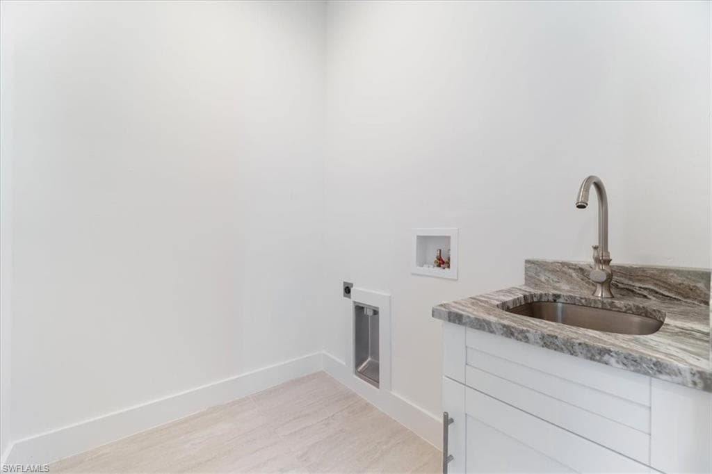 2537 Linda DR, NAPLES FL 34112-30