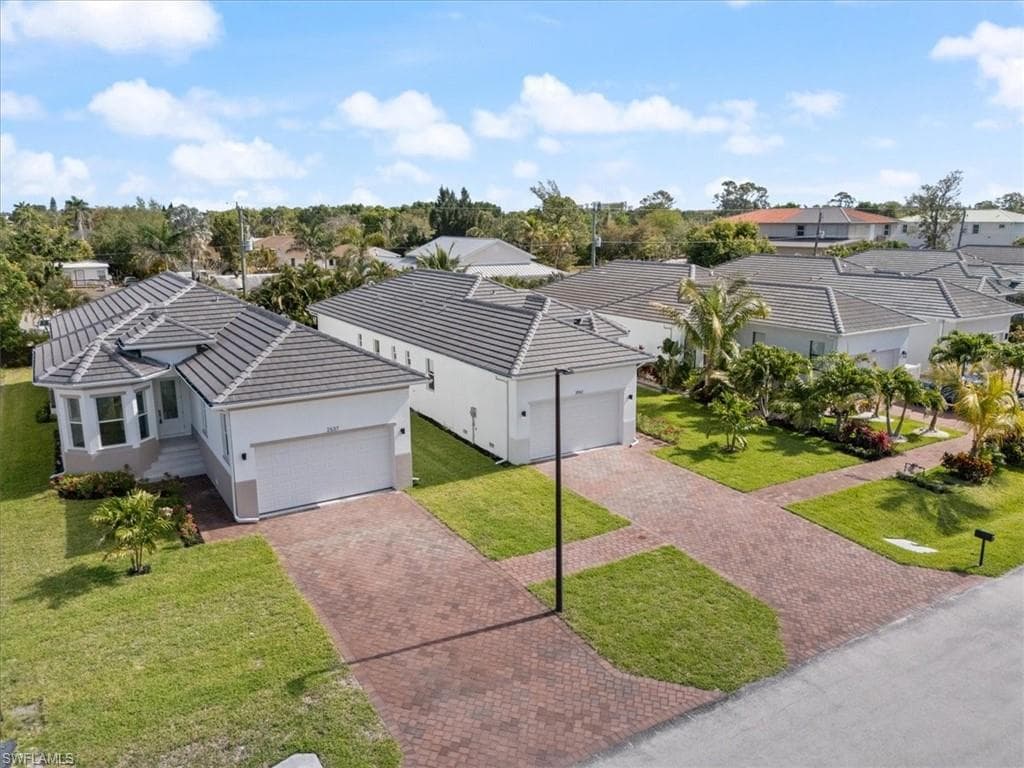 2537 Linda DR, NAPLES FL 34112-3