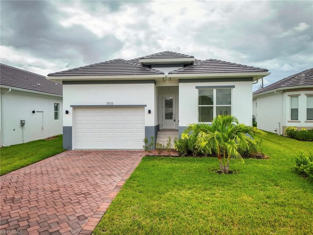 2532 Linda DR, NAPLES FL 34112-1