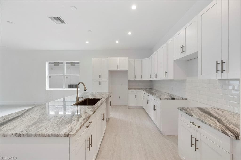 2532 Linda DR, NAPLES FL 34112-3