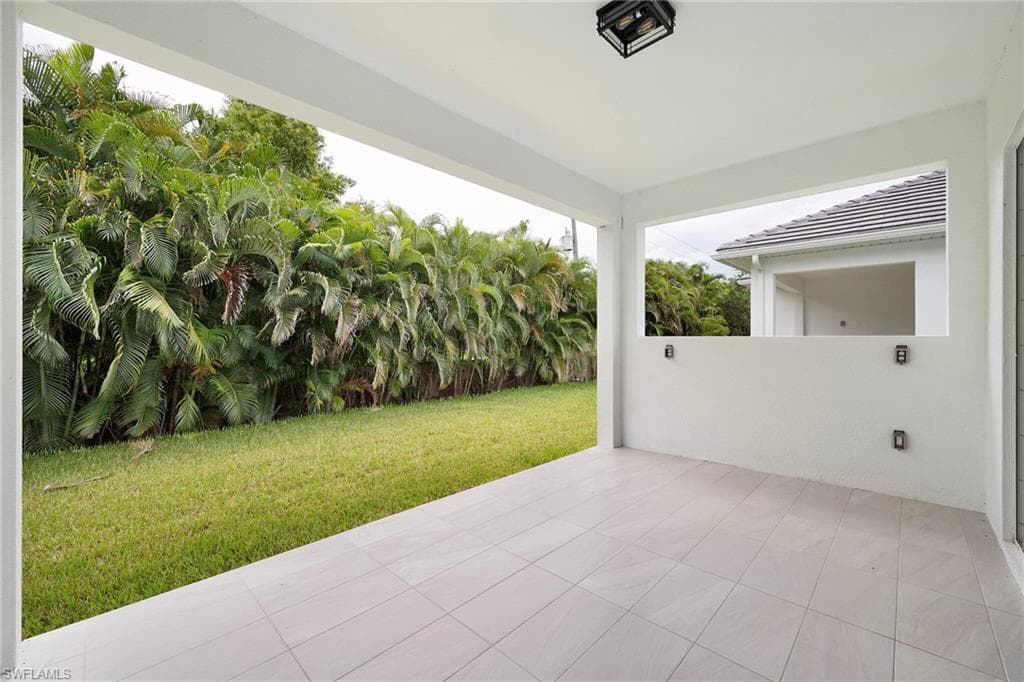 2532 Linda DR, NAPLES FL 34112-7