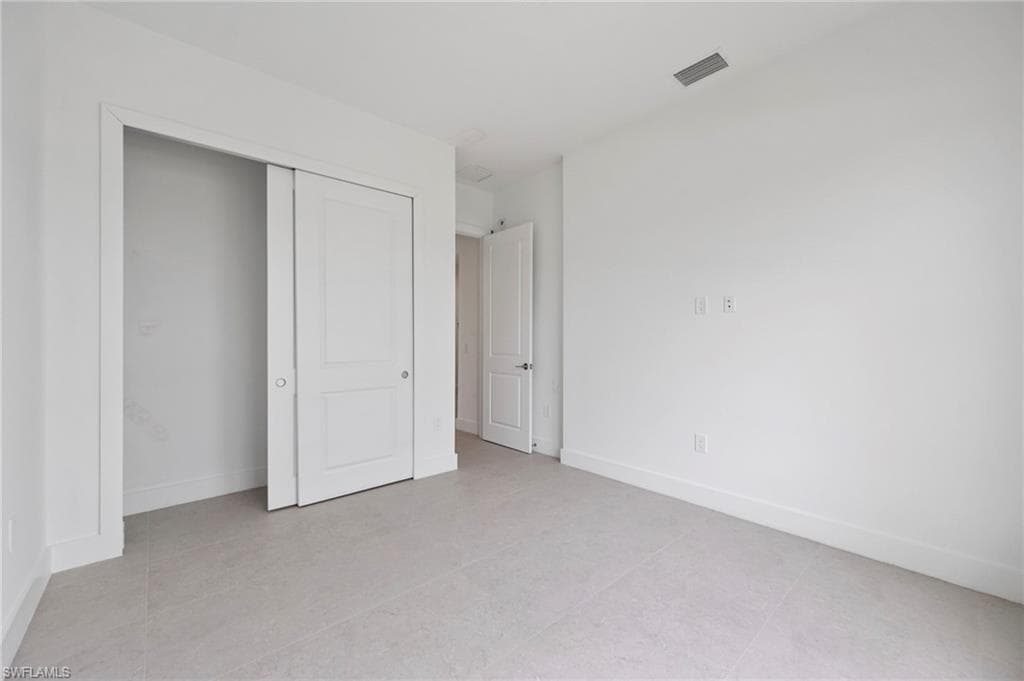 2548 Linda DR, NAPLES FL 34112-14