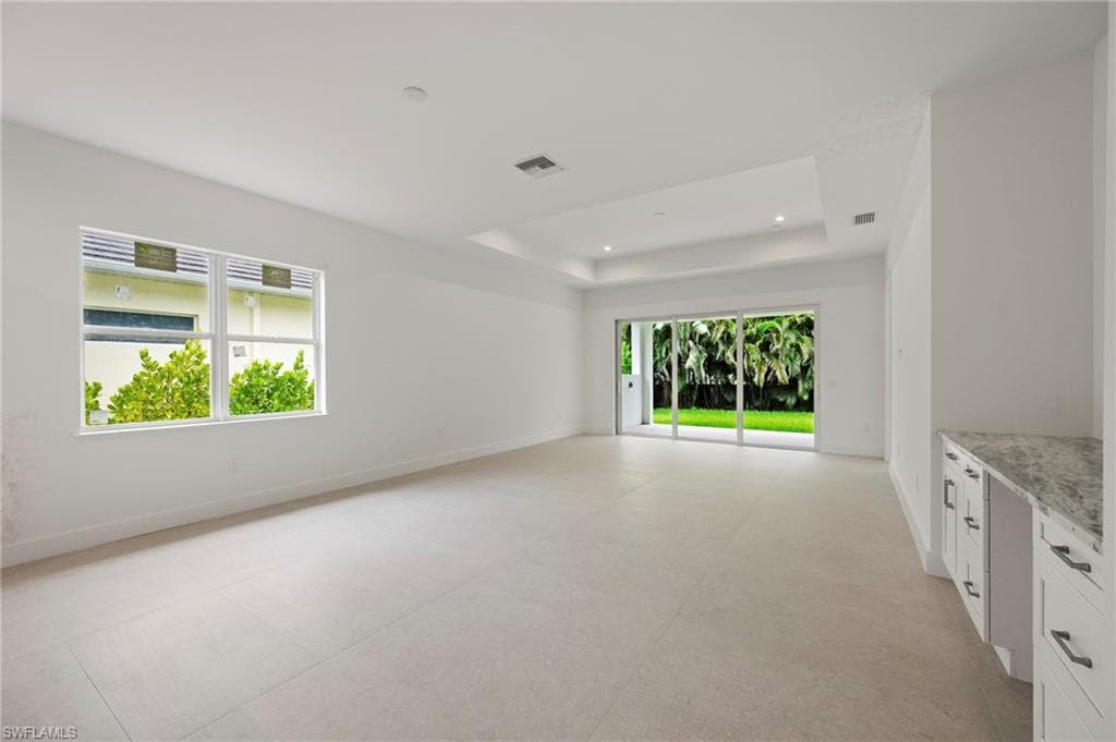 2548 Linda DR, NAPLES FL 34112-7