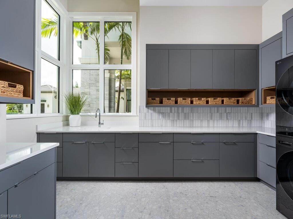 799 Cassena RD, NAPLES FL 34108-30