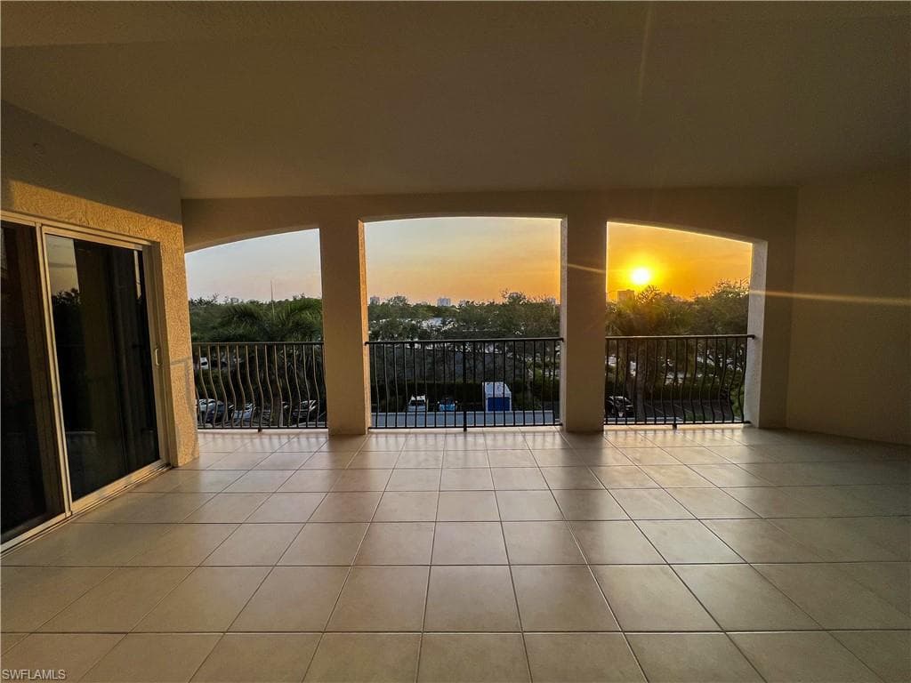 1100 Pine Ridge RD # 400, NAPLES FL 34108-2