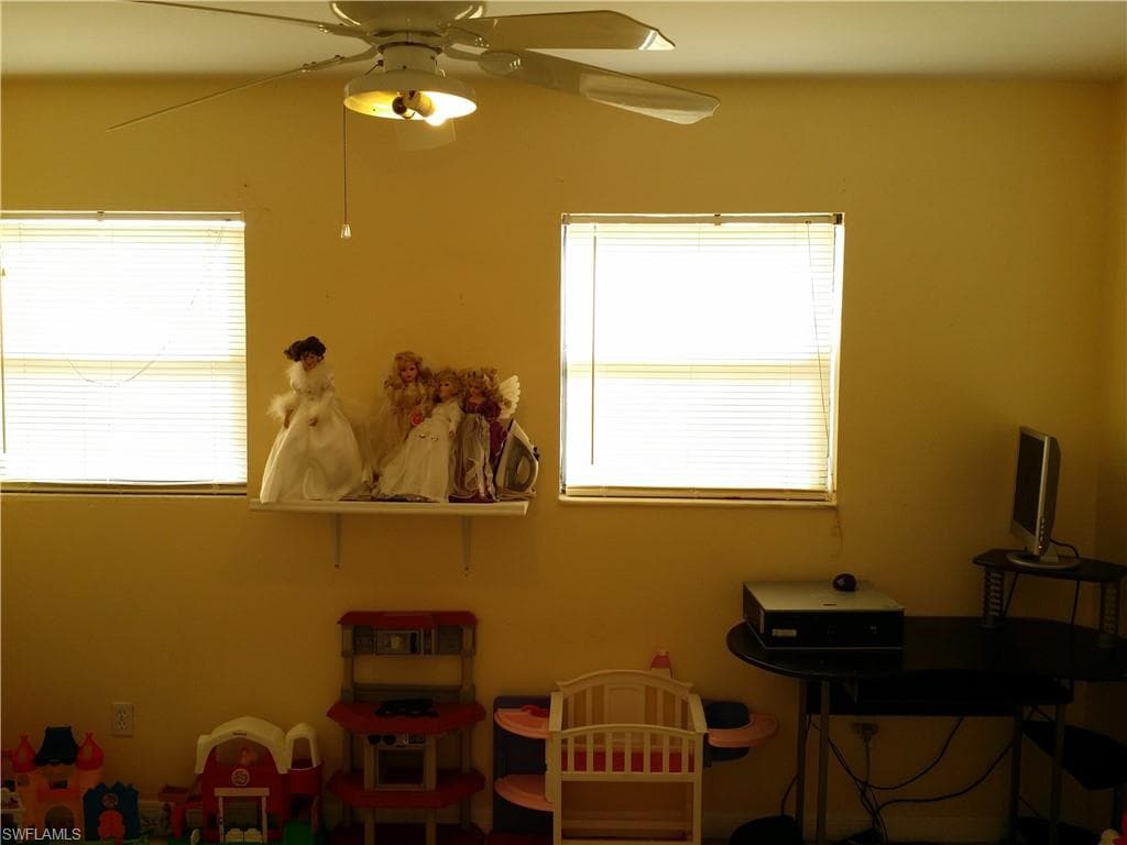 950 Lakeview DR, NORTH FORT MYERS FL 33903-4