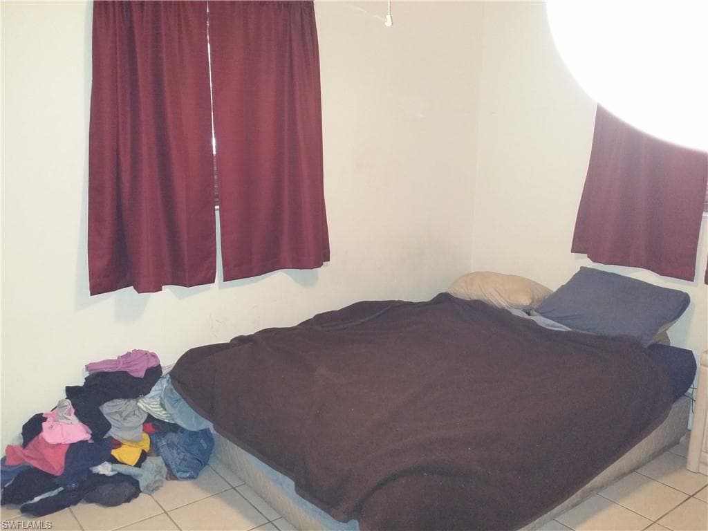 950 Lakeview DR, NORTH FORT MYERS FL 33903-19