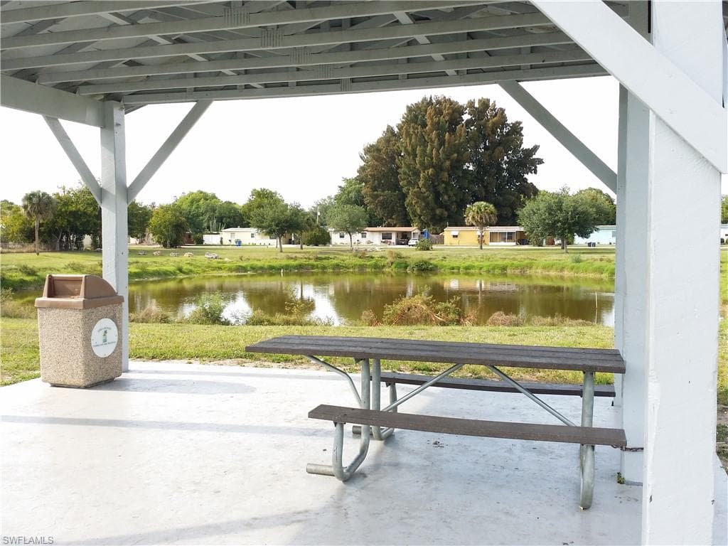 950 Lakeview DR, NORTH FORT MYERS FL 33903-37