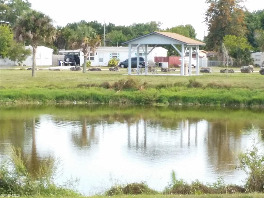 950 Lakeview DR, NORTH FORT MYERS FL 33903-34