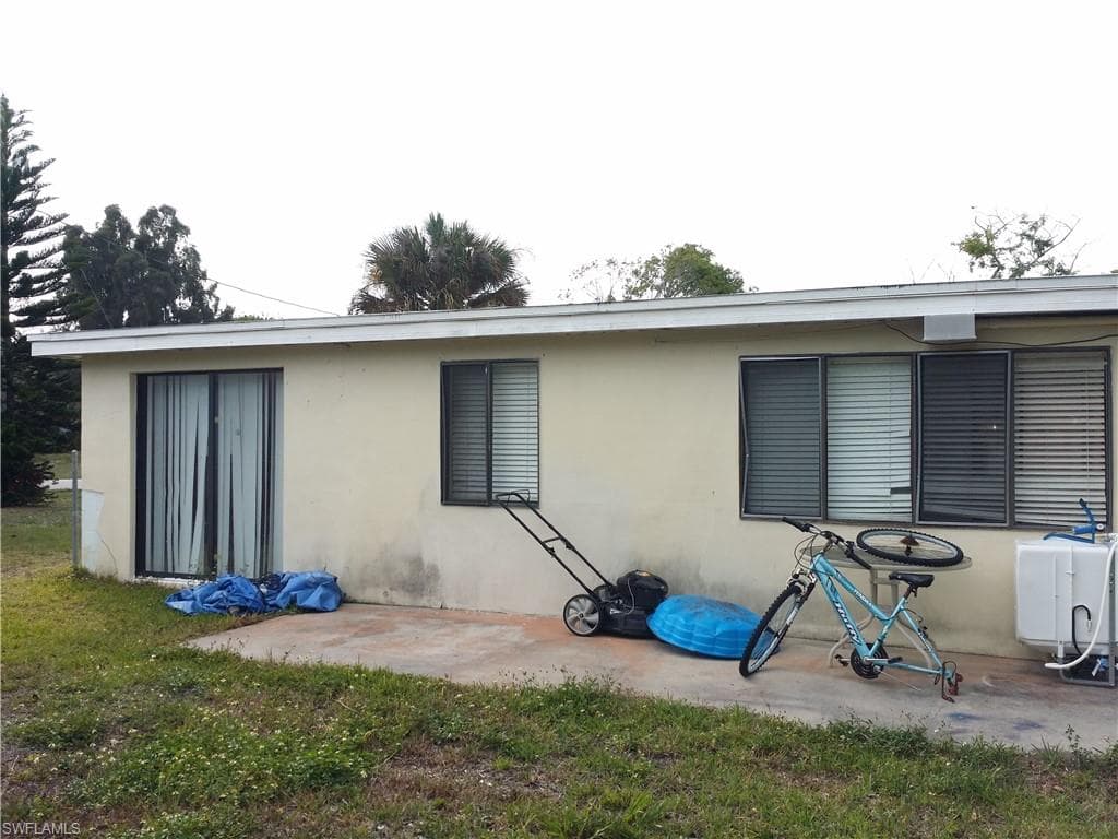 950 Lakeview DR, NORTH FORT MYERS FL 33903-28