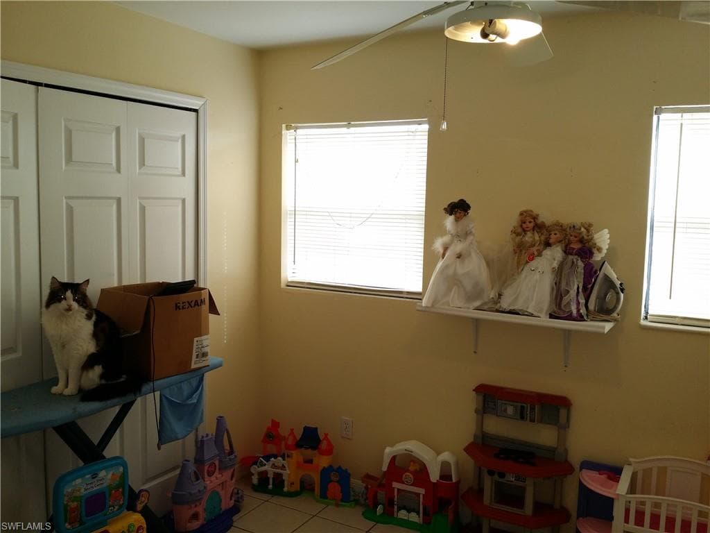 950 Lakeview DR, NORTH FORT MYERS FL 33903-3