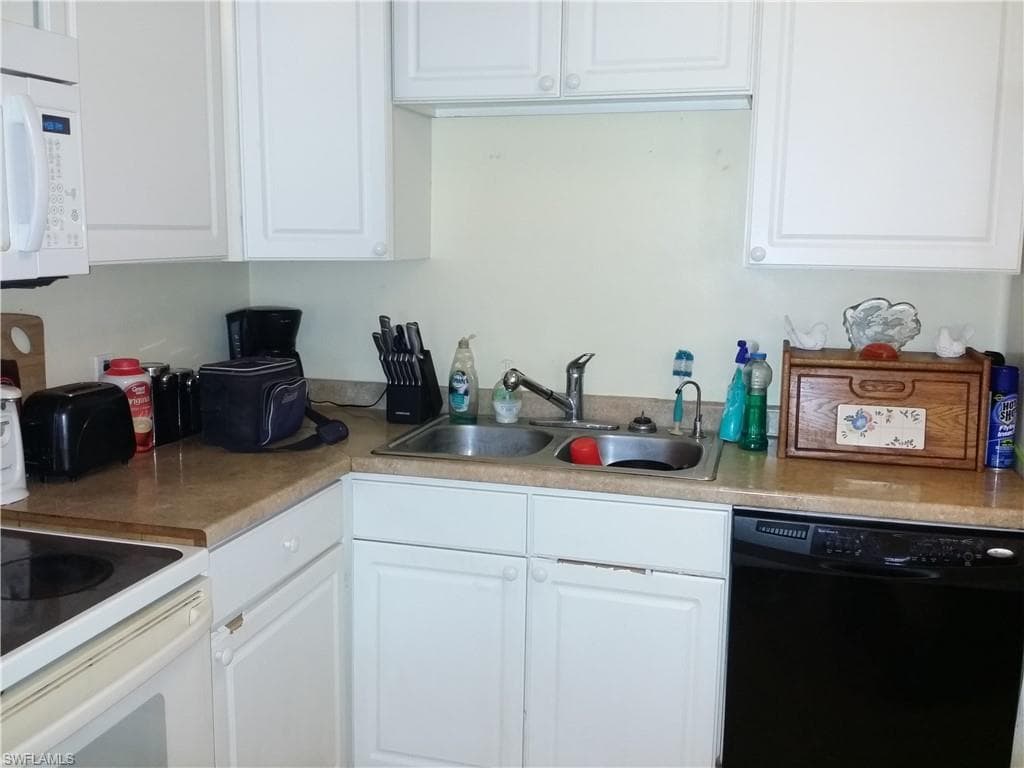 950 Lakeview DR, NORTH FORT MYERS FL 33903-7