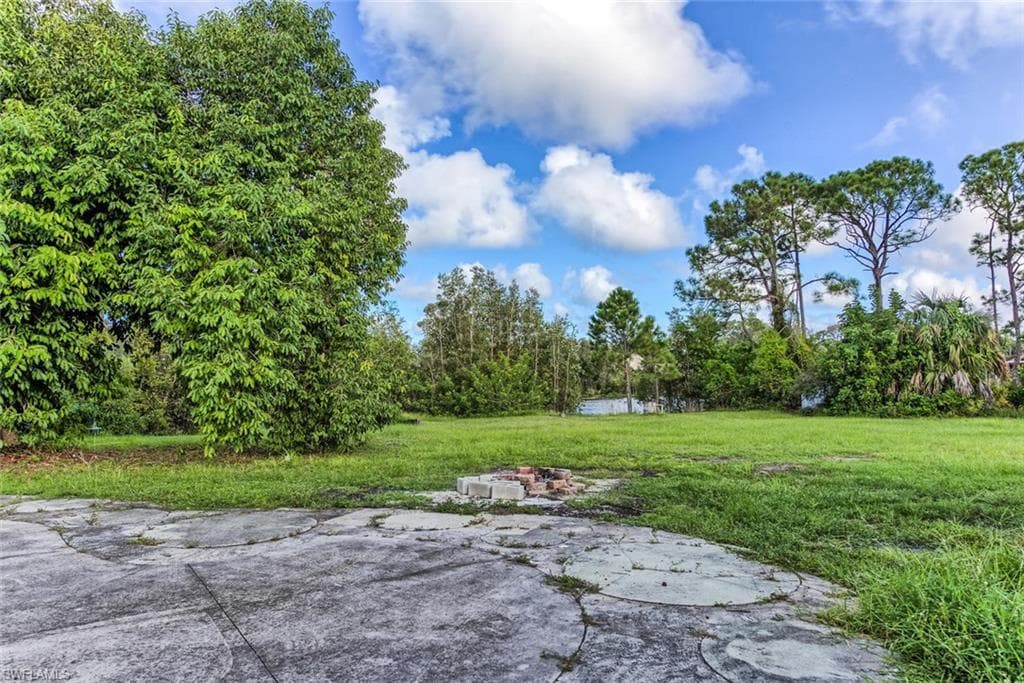 29 Caribbean RD, NAPLES FL 34108-3