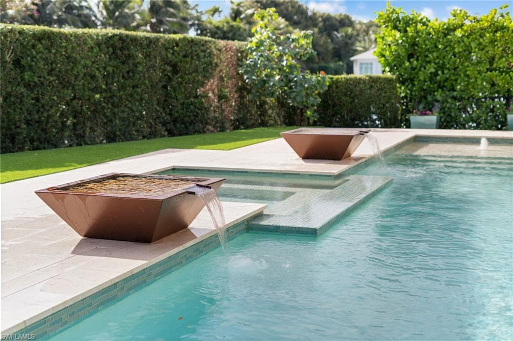 6892 Leeward WAY, NAPLES FL 34109-26