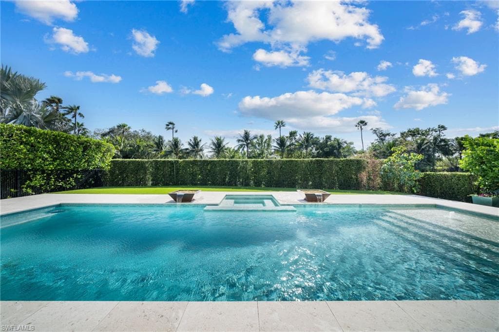 6892 Leeward WAY, NAPLES FL 34109-3