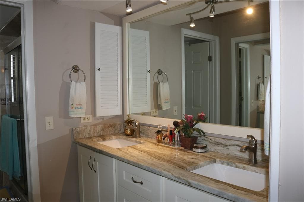 3935 Country Club BLVD # 11, CAPE CORAL FL 33904-12